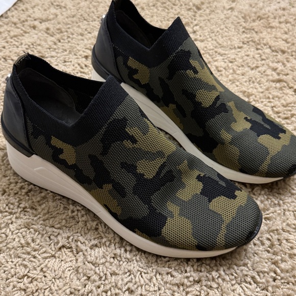 Steve Madden Mykala Wedge Sneaker Camo Knit Slip-Ons - Picture 7 of 8